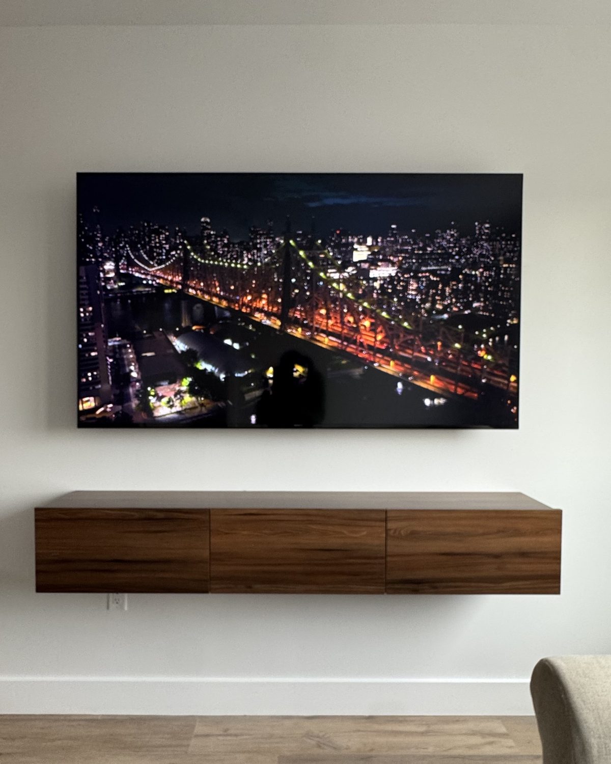 The Essentials: Clean wall-mounted TV, refined where it matters, by SEIN ME